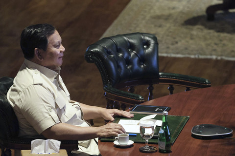 Presiden Prabowo Subianto memimpin ratas secara hybrid dari kediamannya di Hambalang, Bogor pada Jumat (1/8/2025). Foto: Cahyo - Biro Pers Sekretariat Presiden