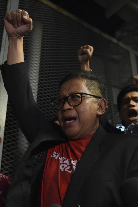 Terdakwa kasus dugaan suap Pergantian Antarwaktu (PAW) untuk anggota DPR Harun Masiku dan perintangan penyidikan, Hasto Kristiyanto meninggalkan Rutan Kelas Jakarta Timur Cabang Rutan KPK, Jakarta, Jumat (1/8/2025). Foto: Indrianto Eko Suwarso/ANTARA FOTO