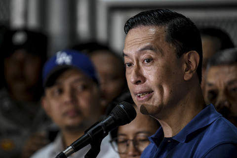 Mantan Menteri Perdagangan Thomas Trikasih Lembong atau Tom Lembong memberikan pernyataan saat keluar dari Rutan Cipinang, Jakarta, Jumat (1/8/2025). Foto: Hafidz Mubarak A/ANTARA FOTO