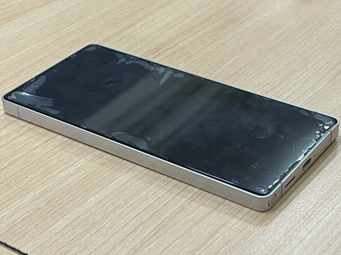 Hp Samsung S25 Ultra milik Dedi Mulyadi. Dok: M. Rizki/kumparan