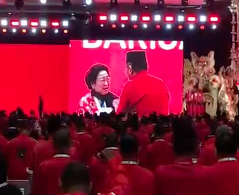 Momen Hasto langsung menemui Megawati di Kongres PDIP, Sabtu (2/8/2025). Dok: Paulina/kumparan