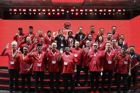 Megawati melantik kepengurusan DPP PDIP periode 2025-2030 di Kongres kedua partai. Foto: Dok. PDIP
