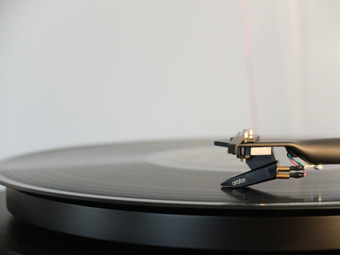 Ilustrasi 5 Rekomendasi Lagu Galau, Sumber Unsplash Adrian Korte