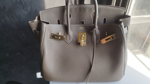 Barang bukti pencurian perhiasan di Mall Artha Gading, Jakarta Utara usai ditangkap petugas pada Jumat (1/8/2025). Foto: Polsek Kelapa Gading