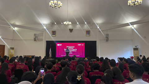 Menteri Kebudayaan Fadli Zon di pusat pelatihan paduan suara GBN di Depok, Jawa Barat, Minggu (3/8/2025). Foto: Haya Syahira/kumparan