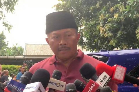 Eks Wakapolri Komjen Pol (Purn) Nanan Soekarna usai melayat di rumah duka Marsma TNI Fajar Adriyanto, di Jalan Triloka XI Komplek TNI AU, Pancoran, Jakarta Selatan, Minggu (3/8/2025). Foto: Fadhil Pramudya/kumparan