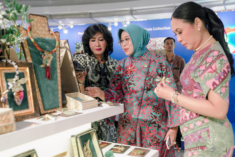 Penasihat I Dharma Wanita Persatuan (DWP) Kemensos RI, Fatma Saifullah Yusuf menghadiri acara pembukaan Gelar Batik Nasional (GBN) 2025 di Pasaraya Blok M, Jakarta, Rabu (30/7/2025). Foto: Kemensos RI