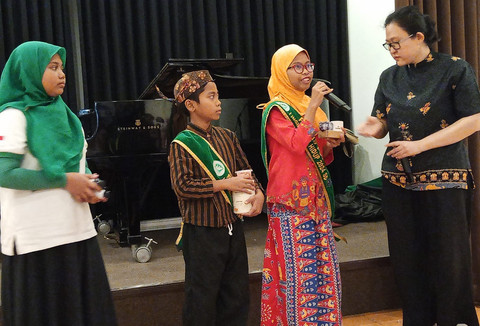 Direktur ACI Eri Atmodjo saat berdialog dengan peserta Festival Arek Suroboyo.