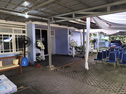 Suasana di rumah duka Marsma TNI, Fajar Adriyanto, pada Senin (4/8/2025). Foto: Rachmadi Rasyad/kumparan