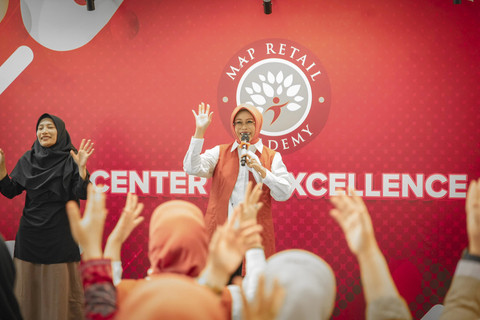 Penasihat I Dharma Wanita Persatuan (DWP) Kemensos, Fatma Saifullah Yusuf berkolaborasi dengan PT Mitra Adiperkasa Tbk (MAP) beri kesempatan bekerja bagi teman disabilitas, Senin (4/8/2025). Foto: Kemensos RI