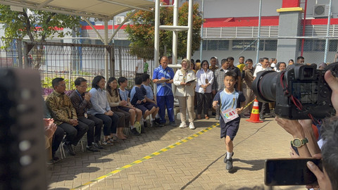 Menkomdigi, Meutya Hafid, meninjau kick off Cek Kesehatan Gratis Sekolah (CKGS) di SMPK Penabur Gading Serpong, Tangerang, Banten pada Senin (4/8/2025). Foto: Abid Raihan/kumparan