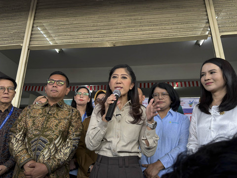 Menkomdigi, Meutya Hafid di SMPK Penabur Gading Serpong, Senin (4/8/2025). Foto: Abid Raihan/kumparan