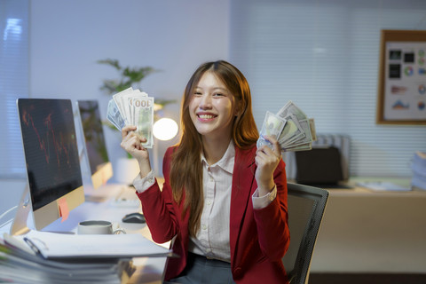 Ramalan keuangan zodiak Leo bulan Agustus 2025. Foto: Amnaj Khetsamtip/Shutterstock