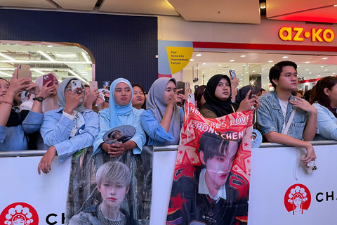 Penggemar Chenle tampak memadati area mall Gandaria City saat acara Grand Opening CHAGEE Gandaria City, Sabtu (2/8/2025). Foto: Salsha Okta Fairuz/kumparan