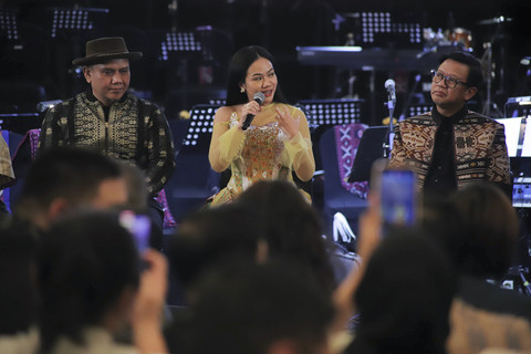 Penyanyi Yura Yunita berbicara pada konferensi pers persiapan Pagelaran Sabang Merauke di Grand Ballroom Kempinski, Jakarta, Senin (4/8/2025). Foto: Jamal Ramadhan/kumparan