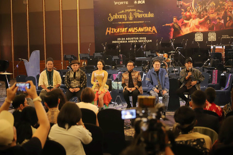 Sutradara Pagelaran Sabang Merauke The Indonesia Broadway, Rusmedie Agus berbicara saat konferensi pers persiapan Pagelaran Sabang Merauke di Grand Ballroom Kempinski, Jakarta, Senin (4/8/2025). Foto: Jamal Ramadhan/kumparan