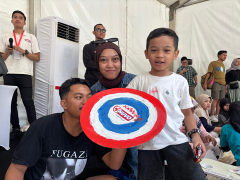 Orang tua dan anak yang ikut Imaji Ceria: Kreasi Tameng Kapten Nuvo. Foto: Wina R./kumparan