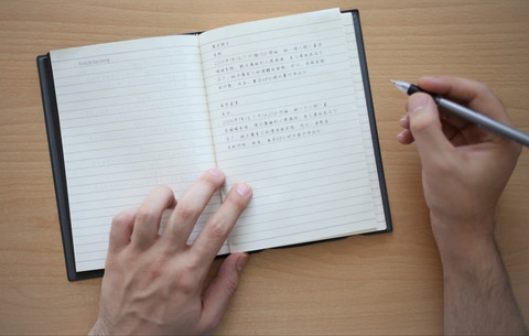 Ilustrasi Metode Cornell Note-Taking Biasanya Membagi Kertas Menjadi Tiga Bagian Utama      Sumber Unsplash/Sahand Babali