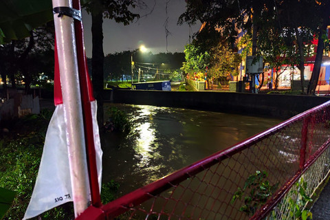 Suasana banjir di Cipinang Muara, Jakarta Timur, Senin (4/8/2025). Foto: Rachmadi Rasyad/kumparan
