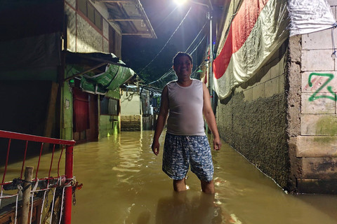 Suasana banjir di Cipinang Muara, Jakarta Timur, Senin (4/8/2025). Foto: Rachmadi Rasyad/kumparan