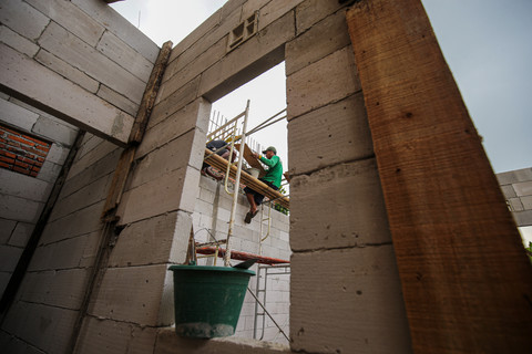 Pembangunan rumah sederhana layak huni di Kudus. Foto: Aditia Noviansyah/kumparan