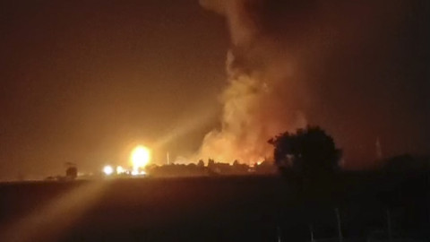 Api saat terjadi ledakan di sumur migas di Subang, Selasa (5/8/2025). Foto: Dok. Istimewa