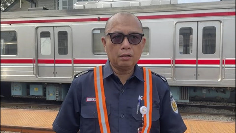 VP Corporate Secretary KAI Commuter Joni Martinus meminta maaf terkait KR...                    </div>

                    <div class=