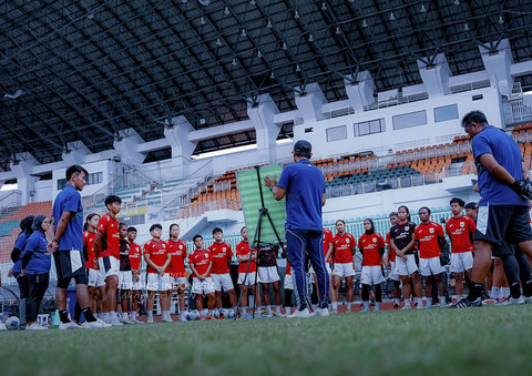 Timnas Wanita Indonesia berlatih di Stadion Pakansari jelang AFF Wanita 2025. Foto: PSSI