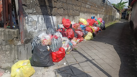 Tumpukan sampah di Kota Denpasar, Selasa (5/8/2025). Foto: Denita BR Matondang/kumparan