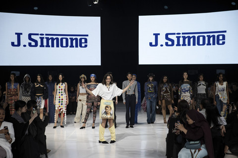 Fashion show La Nouvelle Ecriture oleh tiga desainer Prancis Jude Ferrari, Solene Lescouet, dan Louise Marcaud di JF3 Fashion Festival, Minggu (27/7/2025). Foto: Dok. JF3