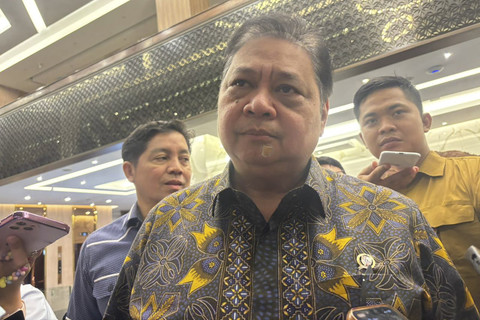 Menko Bidang Perekonomian Airlangga Hartarto di kantornya, Selasa (5/8/2025). Foto: Ave Airiza Gunanto/kumparan