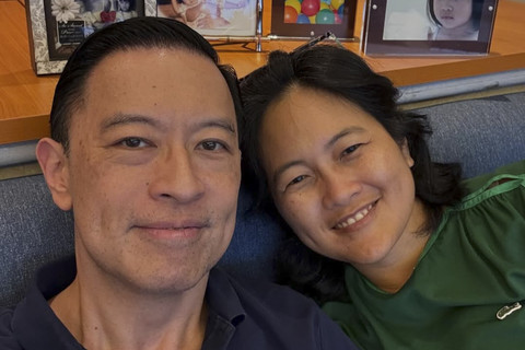 Eks Menteri Perdagangan (Mendag), Thomas Trikasih Lembong atau Tom Lembong, mengunggah momen kebersamaannya dengan istrinya, Maria Franciska Wihardja di akun Instagram pribadinya, Selasa (5/8/2025). Foto: Instagram/ @tomlembong