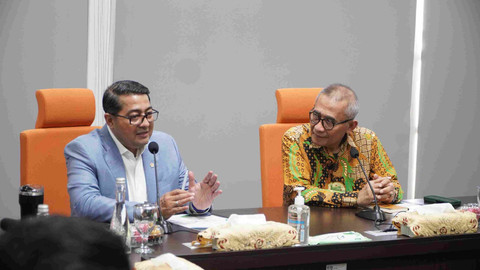 Menteri Ekraf bersama Rektor Unusa Prof Jazidie.