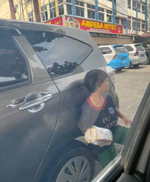 Anak di Pekanbaru dipaksa mengemis orang tuanya. Foto: Dok. Istimewa