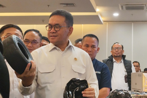 Menteri Perdagangan (Mendag) Budi Santoso saat expose barang impor ilegal di Auditorium Kantor Kemendag pada Rabu (6/8/2025). Foto: Widya Islamiati/kumparan