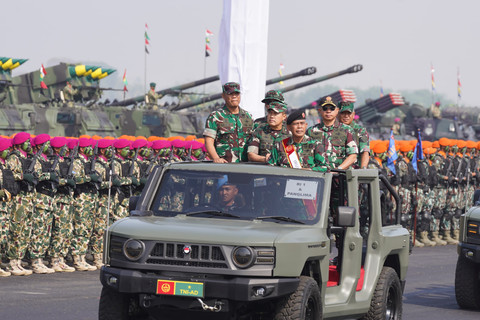 Panglima TNI Jenderal TNI Agus Subiyanto meninjau persiapan Upacara Gelar Pasukan Operasional dan Kehormatan Militer di Lanud Suparlan, Pusdiklatpassus Kopassus, Batujajar, Bandung, Jawa Barat, Selasa (5/8/2025). Foto: Puspen TNI
