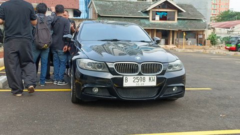 Pembelian mobil pribadi Kimberly Ryder oleh Jhon LBF di Kawasan TB Simatupang, Jakarta Selatan, Rabu (6/8/2025). Foto: Aprilandika Pratama/kumparan