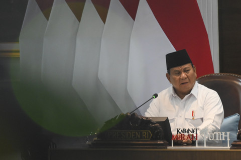 Presiden Prabowo Subianto bersiap memimpin Sidang Kabinet Paripurna di Kantor Presiden, Istana Kepresidenan, Jakarta, Rabu (6/8/2025). Foto: Aditya Pradana Putra/ANTARA FOTO