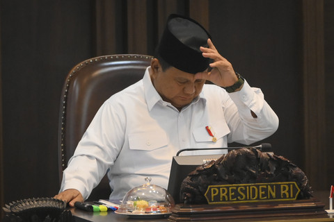 Presiden Prabowo Subianto bersiap memimpin Sidang Kabinet Paripurna di Kantor Presiden, Istana Kepresidenan, Jakarta, Rabu (6/8/2025). Foto: Aditya Pradana Putra/ANTARA FOTO