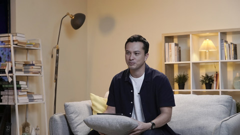 Nicholas Saputra saat berkunjung ke kumparan, Rabu (6/8/2025). Foto: Dicky Adam Sidiq/kumparan