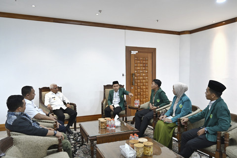 Wakil Gubernur Sumatera Utara (Sumut) Surya menerima kunjungan silaturahmi PW IPA Sumut dan Pengurus Daerah (PD) IPA Kabupaten Asahan, di ruang kerjanya, lantai 9, Kantor Gubernur Sumut, Jalan Diponegoro 30, Medan, Rabu (6/8/2025). Foto: Dok. Istimewa