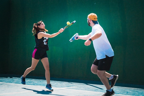 fakta olahraga padel, Photo by Gabriel Martin on Unsplash