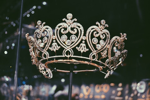 jadwal miss universe 2025, Photo by Amy-Leigh Barnard on Unsplash