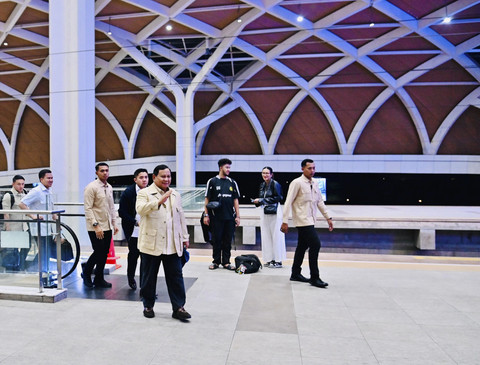 Presiden Prabowo Subianto bertolak menuju Provinsi Jawa Barat dalam rangka kunjungan kerja menggunakan whoosh pada Rabu (6/8/2025). Foto: Dok. Laily Rachev - Biro Pers Sekretariat Presiden
