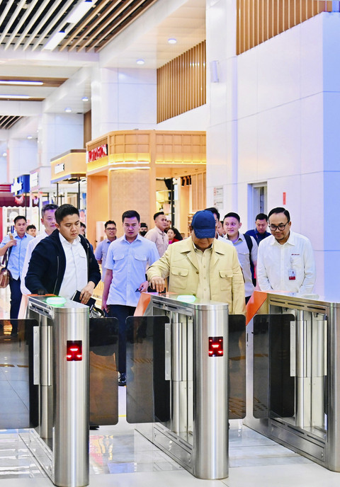Presiden Prabowo Subianto bertolak menuju Provinsi Jawa Barat dalam rangka kunjungan kerja menggunakan whoosh pada Rabu (6/8/2025). Foto: Dok. Laily Rachev - Biro Pers Sekretariat Presiden