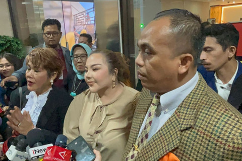 Lisa Mariana usai pemeriksaan DNA di Bareskrim Polri, Jakarta, Kamis (7/8/2025). Foto: Rayyan Farhansyah/kumparan