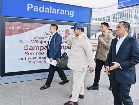 Presiden Republik Indonesia Prabowo Subianto kembali ke Jakarta naik Whoosh usai melakukan kunjungan kerja di Jawa Barat, Kamis (7/8/2025). Foto: Dok. Laily Rachev - Biro Pers Sekretariat Presiden