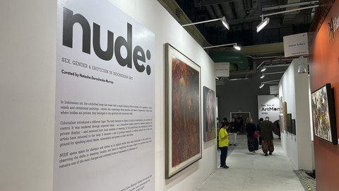 Special Exhibition nude: karya Natasha Doroshenko Murray yang dipamerkan di Art Moments Jakarta 2025 pada Kamis (7/8/2025). Foto: Gitario Vista Inasis/kumparan