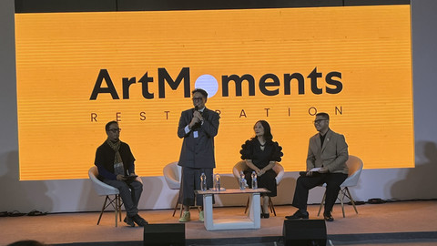 Co-Founder dan Fair Director Art Moments Jakarta, Sendy Widjaja saat memberikan sambutan dalam acara konferensi pers Art Moments Jakarta 2025 pada Kamis (7/8/2025). Foto: Gitario Vista Inasis/kumparan
