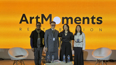 Co-Founder dan Fair Director Art Moments Jakarta, Sendy Widjaja, Artistic Director Art Moments Jakarta 2025, Sujud Dartanto, Director of Lifestyle at Thamrin Nine, Sandra Matin saat konferensi pers Art Moments Jakarta 2025 pada Kamis (7/8/2025). Foto: Gitario Vista Inasis/kumparan